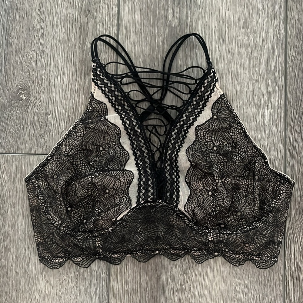 Victorias Secret Very Sexy Unlined Lace Up Front High Neck Bralette m